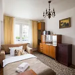 Wola Mila Standard By Bookinghost Appartamento